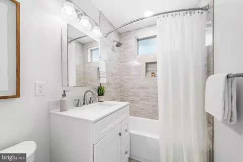 Bath - 6221 Apache St, Springfield, VA 22150 photo 3 of 3