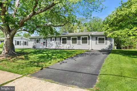 Exterior - 6221 Apache St, Springfield, VA 22150 photo 2 of 6