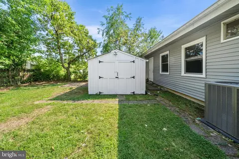 Exterior - 6221 Apache St, Springfield, VA 22150 photo 5 of 6