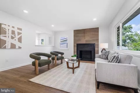 Living - 6221 Apache St, Springfield, VA 22150 photo 1 of 5