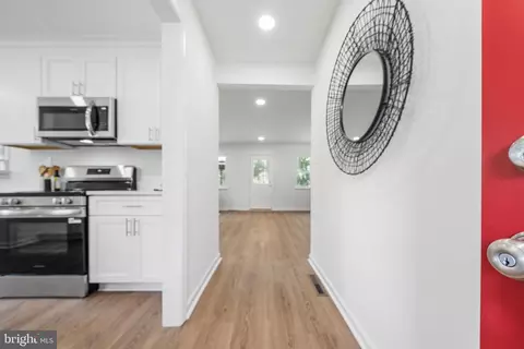 Entry Way - 6221 Apache St, Springfield, VA 22150 photo 2 of 8
