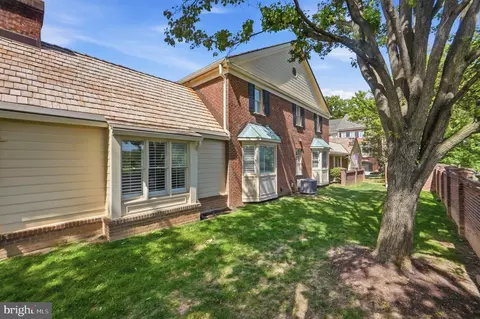 Exterior - 6610 Madison Mclean Drive Dr, Mclean, VA 22101 photo 4 of 8