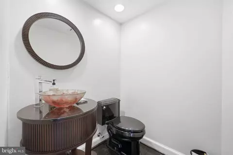Bath - 6610 Madison Mclean Drive Dr, Mclean, VA 22101 photo 1 of 3