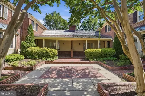 Exterior - 6610 Madison Mclean Drive Dr, Mclean, VA 22101 photo 5 of 8