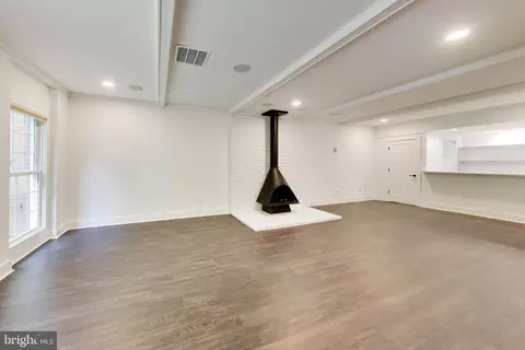 Living - 704 Blueberry Hill Rd, Mclean, VA 22101 photo 4 of 6