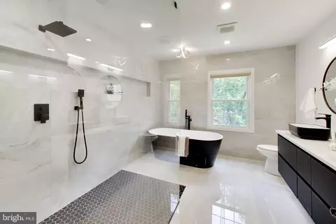 Bath - 704 Blueberry Hill Rd, Mclean, VA 22101 photo 2 of 9