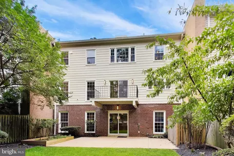 Exterior - 704 Blueberry Hill Rd, Mclean, VA 22101 photo 2 of 3