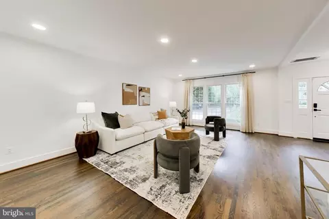 Living - 704 Blueberry Hill Rd, Mclean, VA 22101 photo 3 of 6