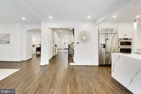 Entry Way - 704 Blueberry Hill Rd, Mclean, VA 22101 photo 2 of 5