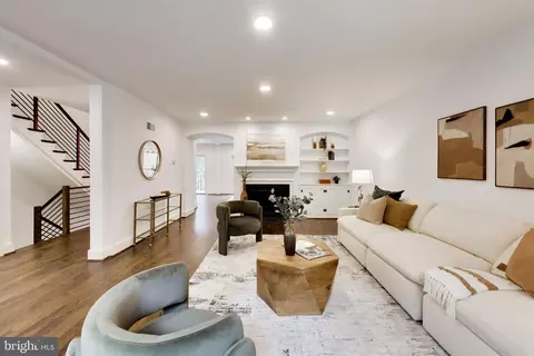 Living - 704 Blueberry Hill Rd, Mclean, VA 22101 photo 2 of 6