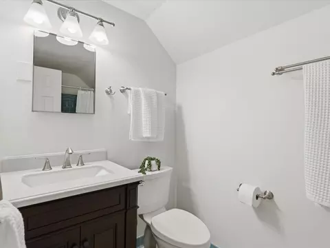 Bath - 6012 Nassau Dr, Springfield, VA 22152 photo 4 of 6