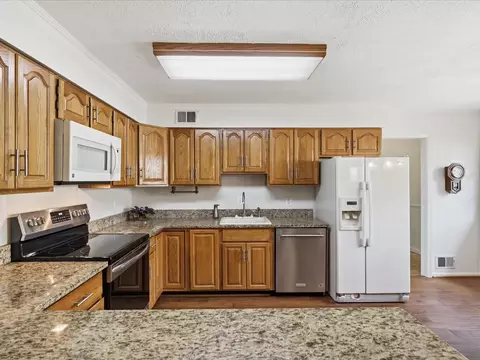 Kitchen - 6012 Nassau Dr, Springfield, VA 22152 photo 1 of 1