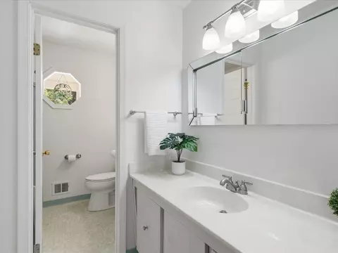 Bath - 6012 Nassau Dr, Springfield, VA 22152 photo 2 of 6