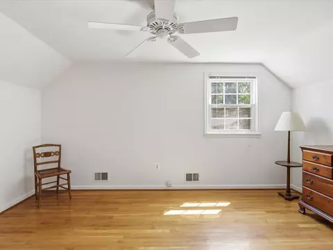 Bedroom - 6012 Nassau Dr, Springfield, VA 22152 photo 6 of 7