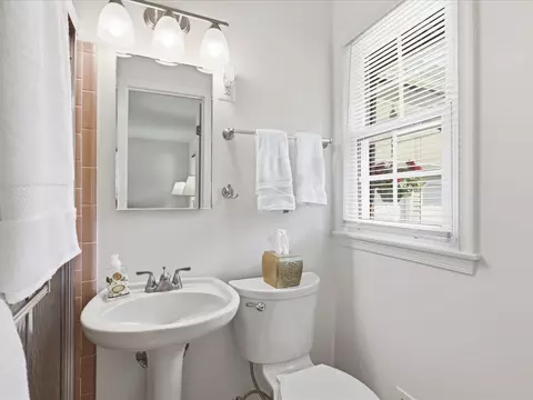 Bath - 6012 Nassau Dr, Springfield, VA 22152 photo 1 of 6