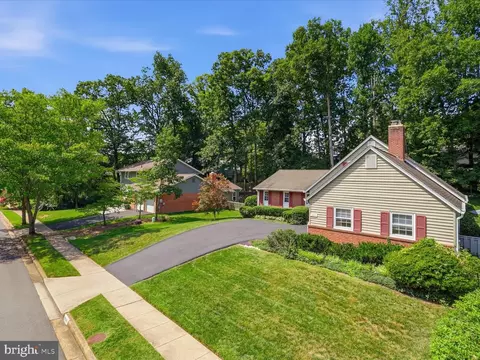 View/Area - 6012 Nassau Dr, Springfield, VA 22152 photo 1 of 2
