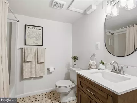 Bath - 6012 Nassau Dr, Springfield, VA 22152 photo 6 of 6