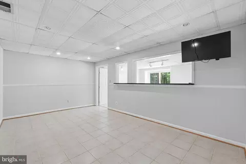 Living - 7316 Walnut Knoll Dr, Springfield, VA 22153 photo 7 of 8