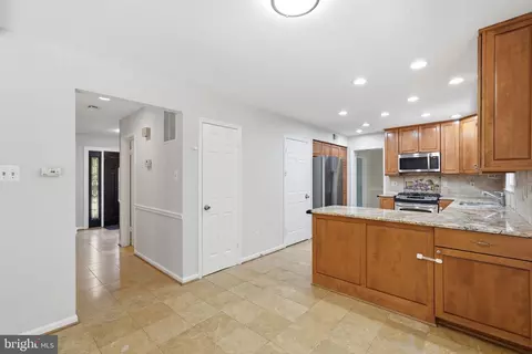 Entry Way - 7316 Walnut Knoll Dr, Springfield, VA 22153 photo 2 of 4
