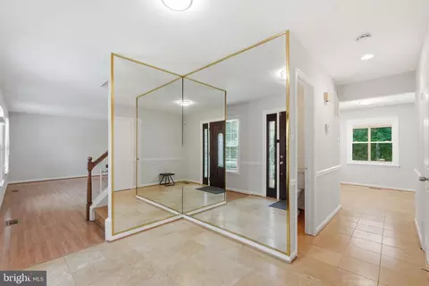 Entry Way - 7316 Walnut Knoll Dr, Springfield, VA 22153 photo 3 of 4