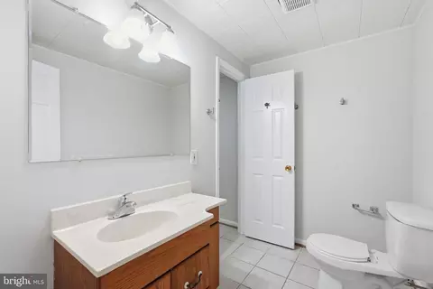 Bath - 7316 Walnut Knoll Dr, Springfield, VA 22153 photo 2 of 5