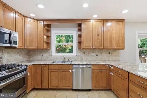 Kitchen - 7316 Walnut Knoll Dr, Springfield, VA 22153 photo 3 of 4