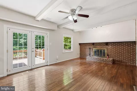 Living - 7316 Walnut Knoll Dr, Springfield, VA 22153 photo 3 of 8