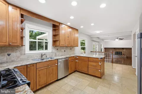 Kitchen - 7316 Walnut Knoll Dr, Springfield, VA 22153 photo 2 of 4
