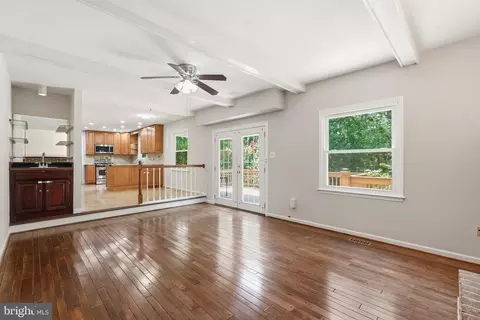 Living - 7316 Walnut Knoll Dr, Springfield, VA 22153 photo 4 of 8
