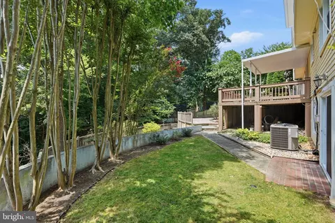 Exterior - 7316 Walnut Knoll Dr, Springfield, VA 22153 photo 4 of 11
