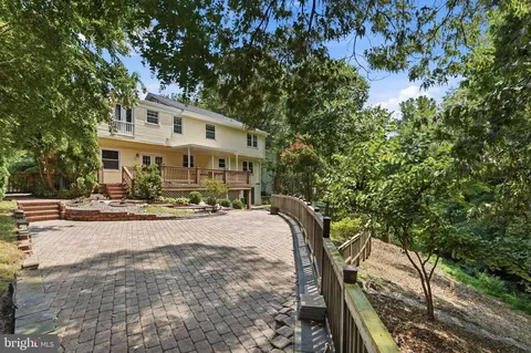 Exterior - 7316 Walnut Knoll Dr, Springfield, VA 22153 photo 9 of 11