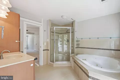 Bath - 7316 Walnut Knoll Dr, Springfield, VA 22153 photo 4 of 5