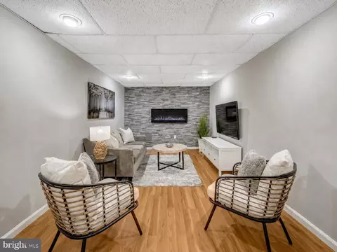 Living - 7809 Roundabout Way, Springfield, VA 22153 photo 4 of 5