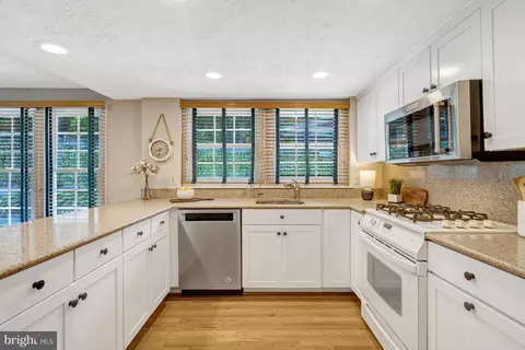 Kitchen - 7809 Roundabout Way, Springfield, VA 22153 photo 3 of 5
