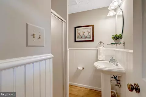 Bath - 7809 Roundabout Way, Springfield, VA 22153 photo 1 of 7