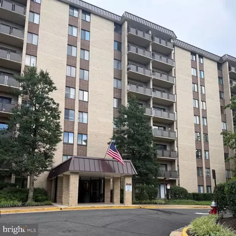 3101 S Manchester St #420, Falls Church, VA 22044