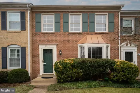 8219 Doctor Craik Ct, Alexandria, VA 22306