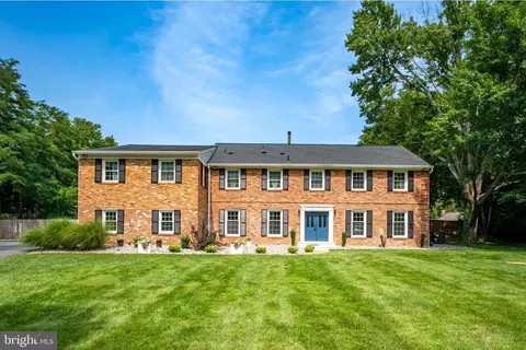 8354 Old Dominion Dr, Mclean, VA 22102