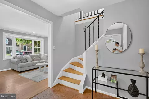 Entry Way - 5265 Leestone Ct, Springfield, VA 22151 photo 2 of 3
