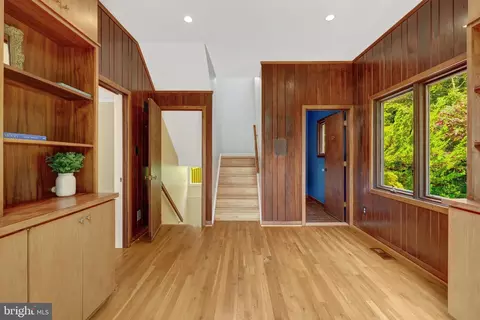 Entry Way - 6952 Kyleakin Ct, Mclean, VA 22101 photo 6 of 11