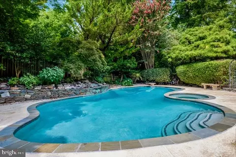 Exterior - 6952 Kyleakin Ct, Mclean, VA 22101 photo 16 of 24