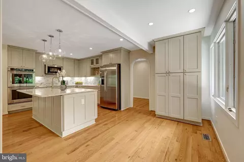 Kitchen - 6952 Kyleakin Ct, Mclean, VA 22101 photo 8 of 8