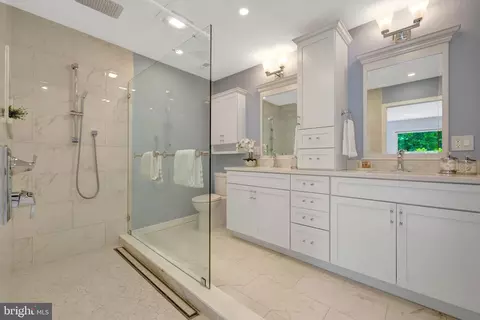 Bath - 6952 Kyleakin Ct, Mclean, VA 22101 photo 2 of 7