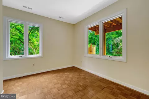 Bedroom - 6952 Kyleakin Ct, Mclean, VA 22101 photo 10 of 11