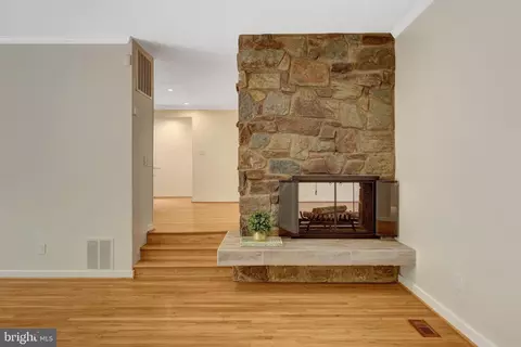 Living - 6952 Kyleakin Ct, Mclean, VA 22101 photo 5 of 12