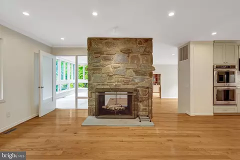 Living - 6952 Kyleakin Ct, Mclean, VA 22101 photo 3 of 12