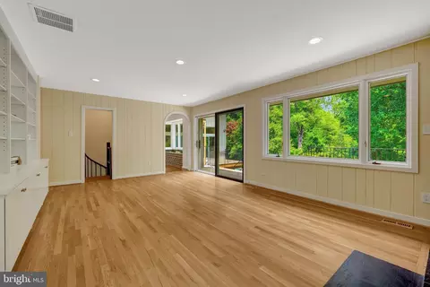 Living - 6952 Kyleakin Ct, Mclean, VA 22101 photo 12 of 12
