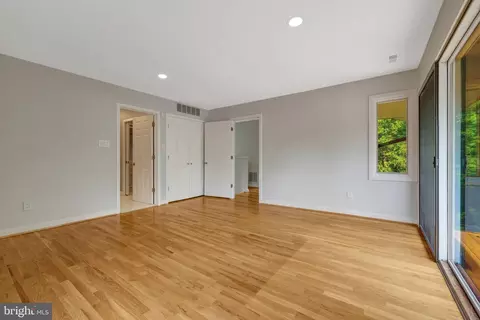 Bedroom - 6952 Kyleakin Ct, Mclean, VA 22101 photo 4 of 11