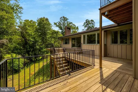 Exterior - 6952 Kyleakin Ct, Mclean, VA 22101 photo 13 of 24