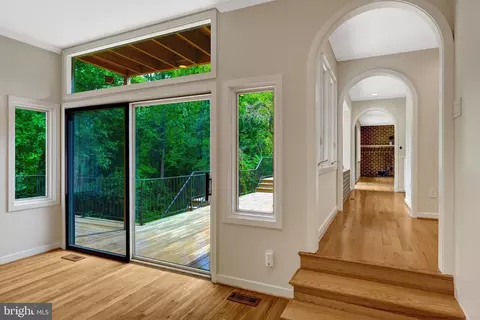 Entry Way - 6952 Kyleakin Ct, Mclean, VA 22101 photo 5 of 11